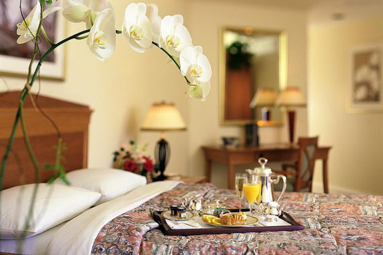 Why Bed & Breakfast Is A Better Option Than Traditional Hotels